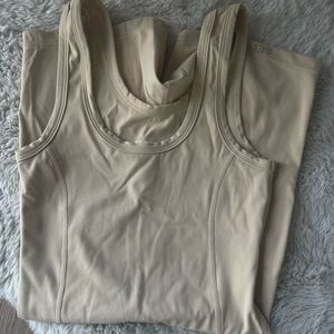 Set active shortysuit in macadamia never worn